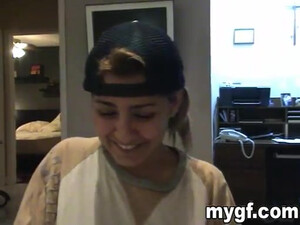 Молодая девушка дрочит своем другу возбуждённый член